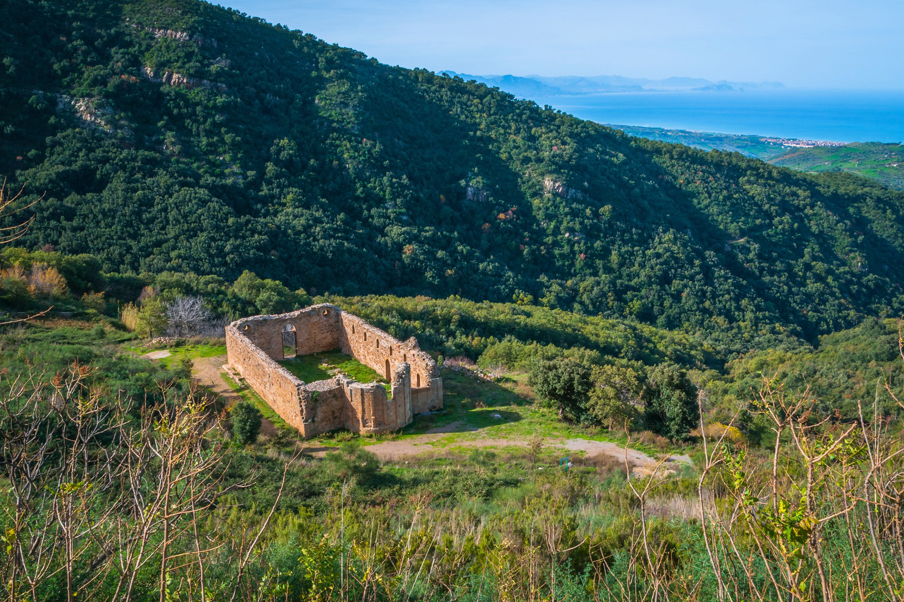 L'Abbazia di San Giorgio nel cuore delle Madonie - Emerald - Residence Hotel Cefalù sul mare